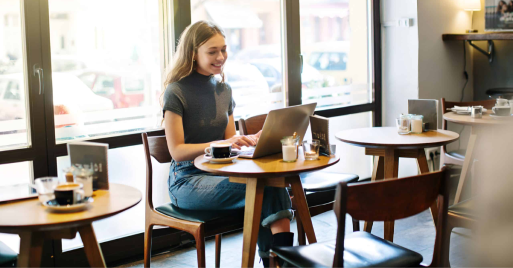 Flexibilidade de estudar cursos profissionalizantes online em qualquer lugar