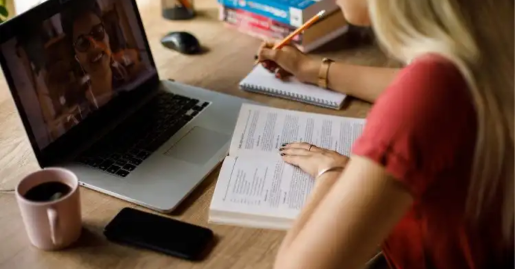 Como escolher e pesquisar cursos profissionalizantes online de qualidade